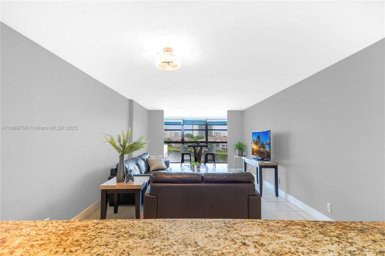 200 Leslie Condo #526 image #19