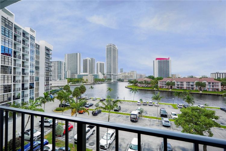 200 Leslie Condo #526 image #26