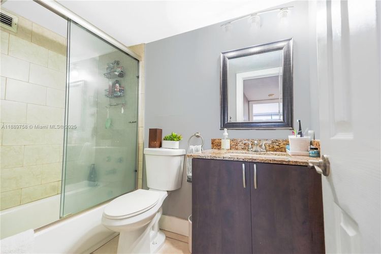 200 Leslie Condo #526 image #8