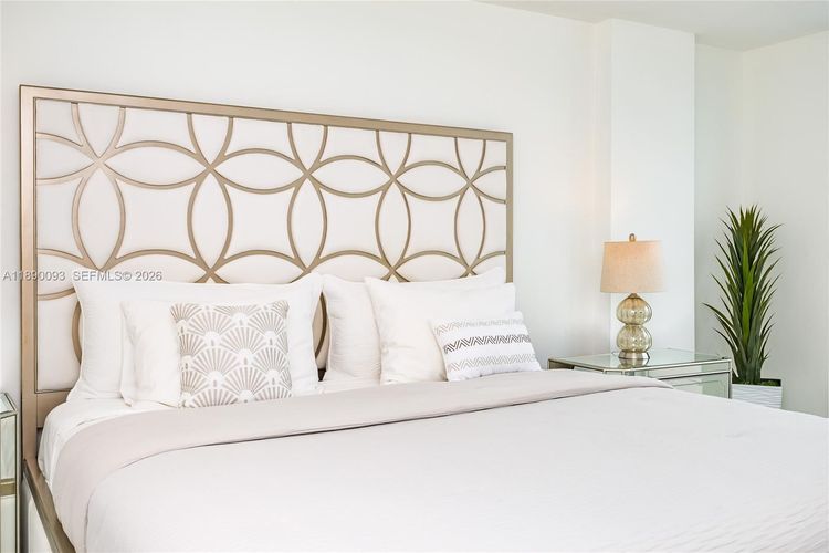 The Collins #720 image #10