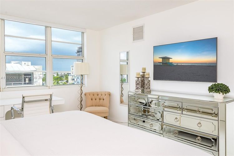 The Collins #720 image #11