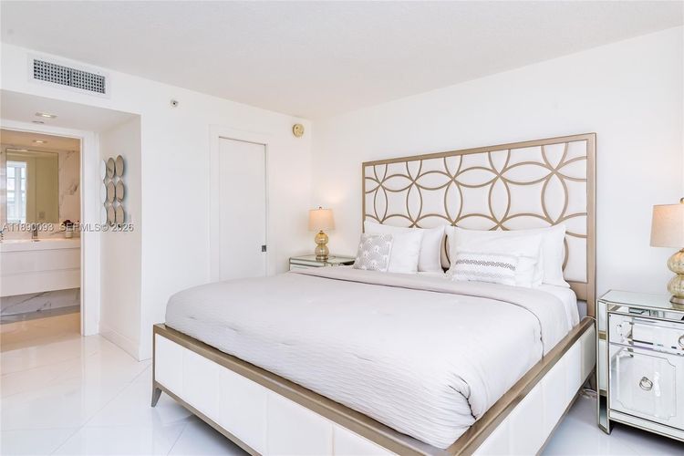 The Collins #720 image #12