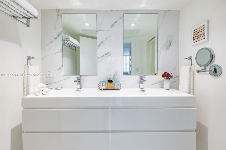 The Collins #720 image #14