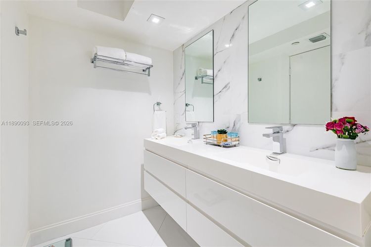 The Collins #720 image #16