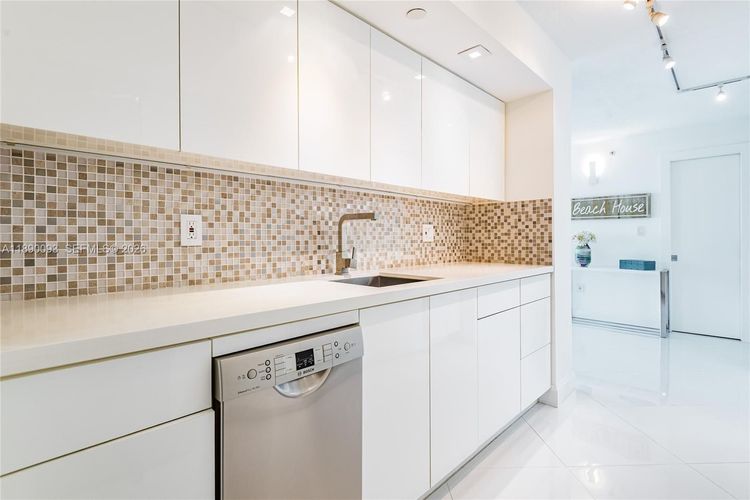 The Collins #720 image #19