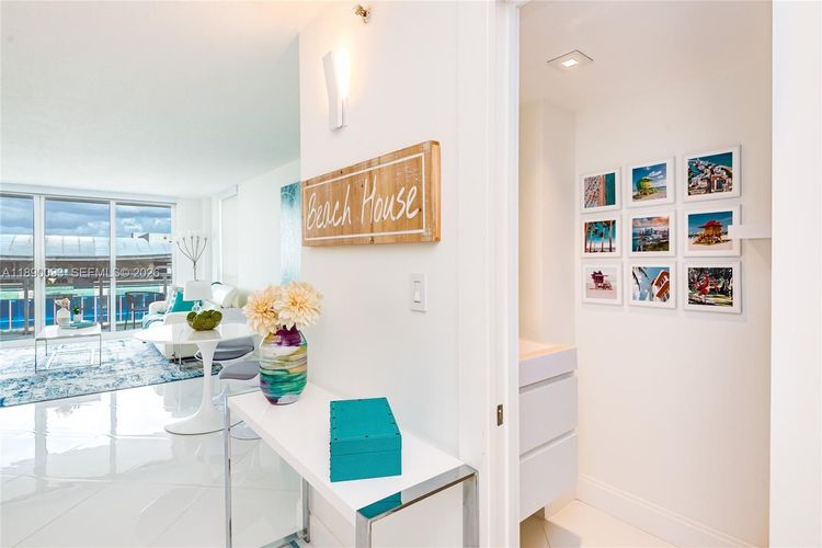 The Collins #720 image #21