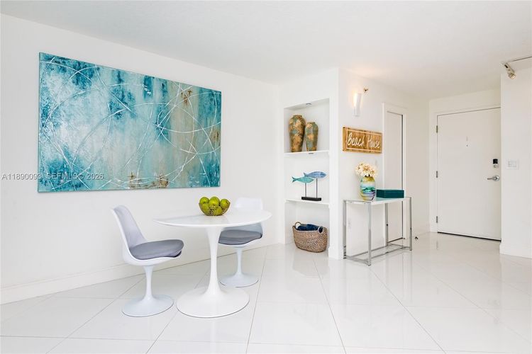 The Collins #720 image #23