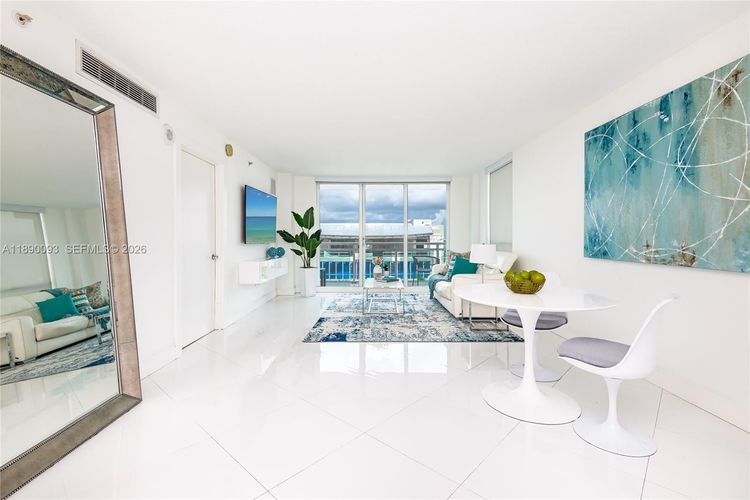 The Collins #720 image #24