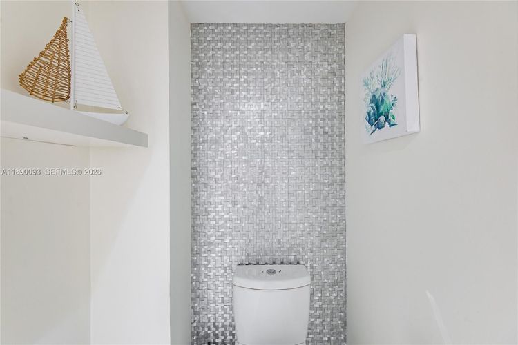 The Collins #720 image #26