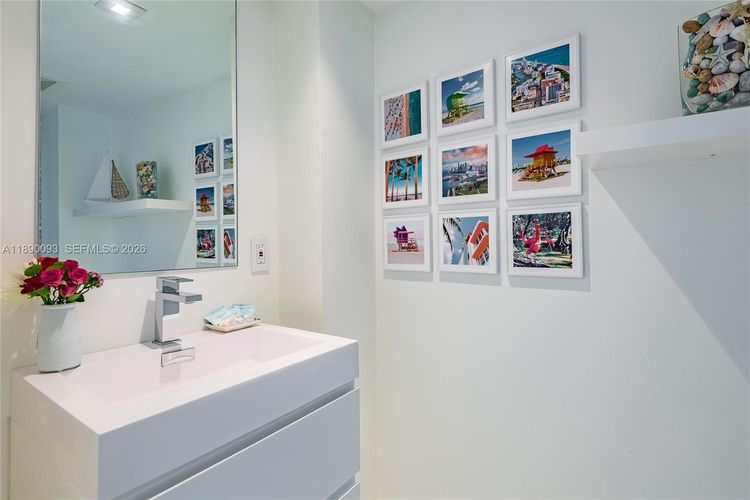 The Collins #720 image #27