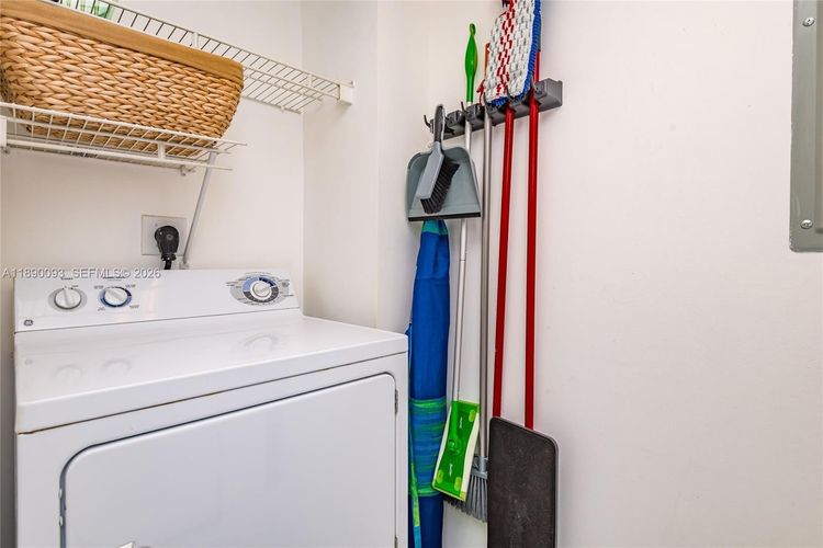 The Collins #720 image #28