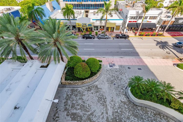 The Collins #720 image #32