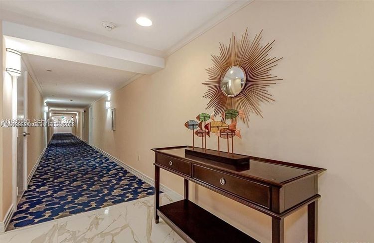 The Collins #720 image #35