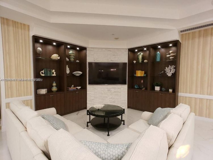 The Collins #720 image #42