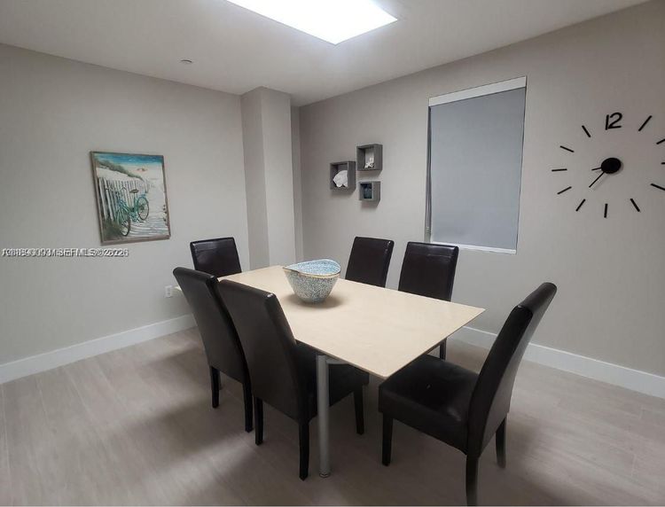 The Collins #720 image #44