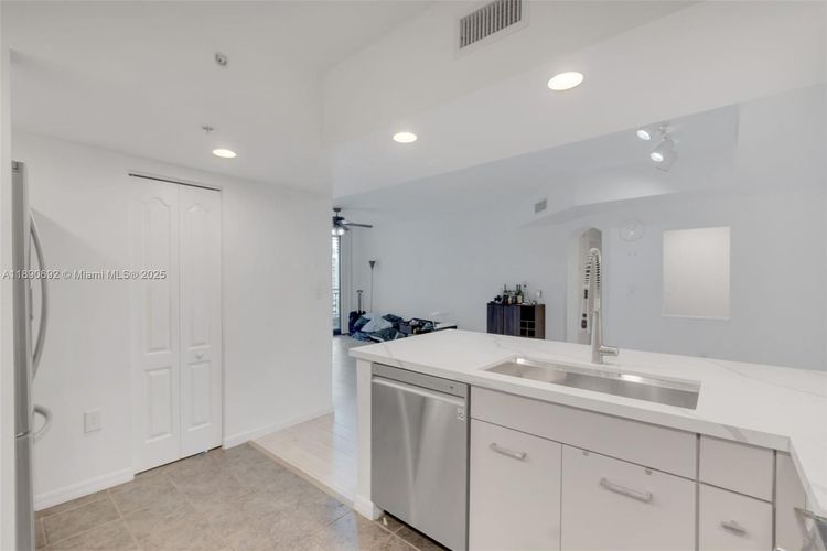 Waverly Las Olas #909 image #9