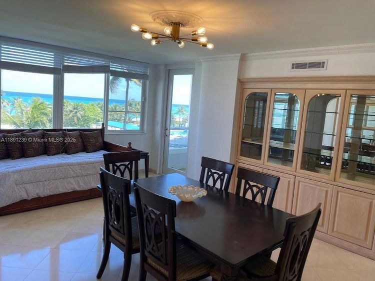 Carriage Club North #411 image #10