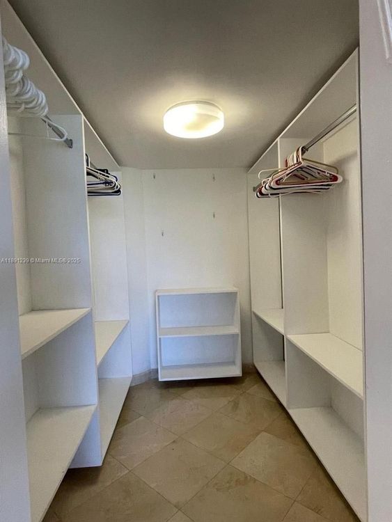 Carriage Club North #411 image #21