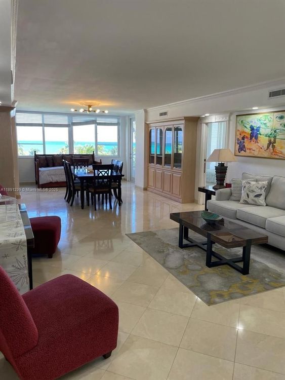 Carriage Club North #411 image #22