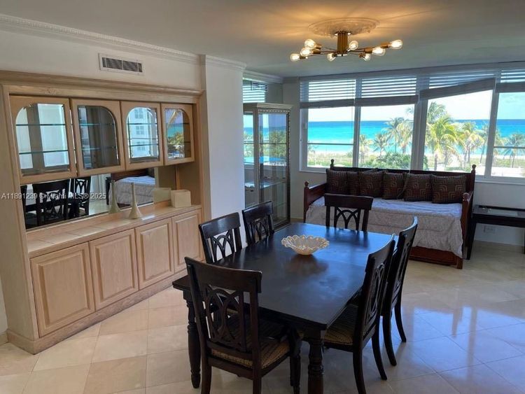 Carriage Club North #411 image #6