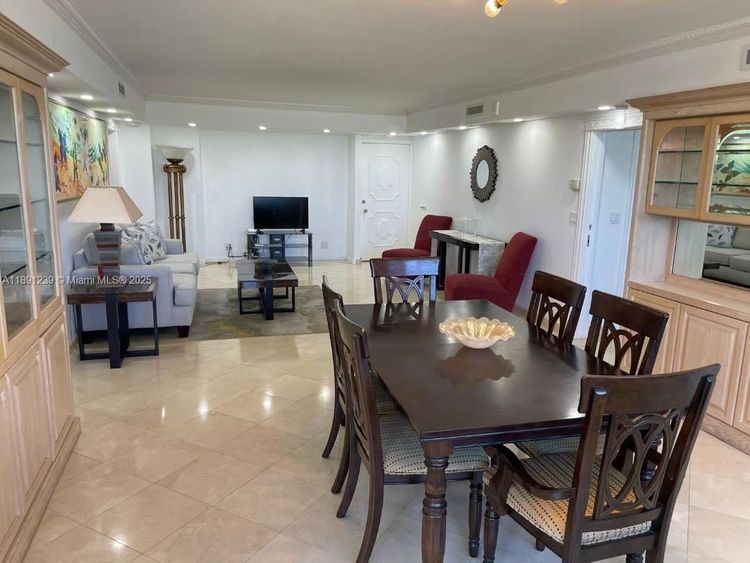 Carriage Club North #411 image #8