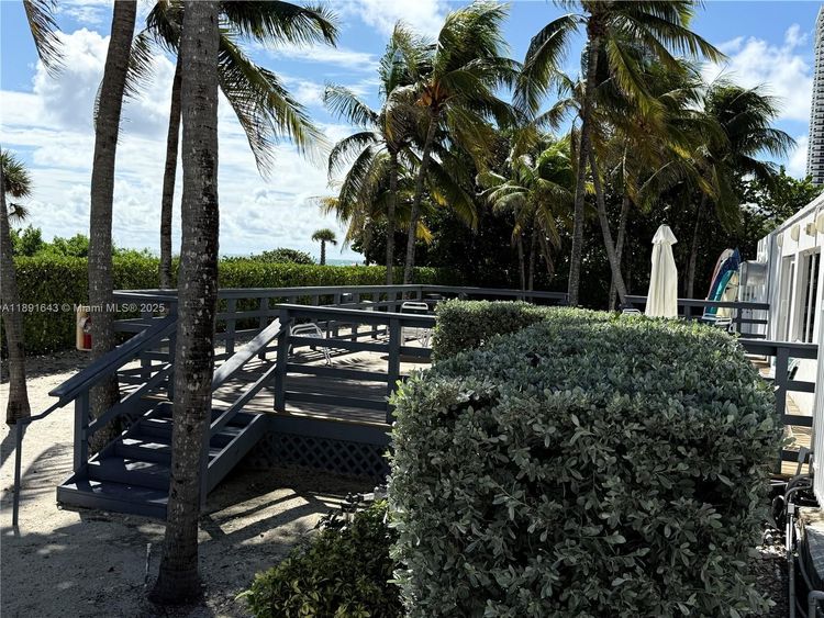 Carriage Club North #823 image #21