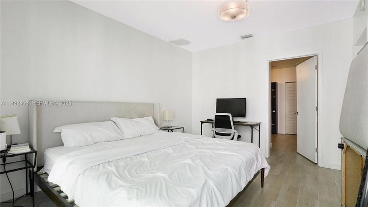 Le Parc at Brickell #810 image #7