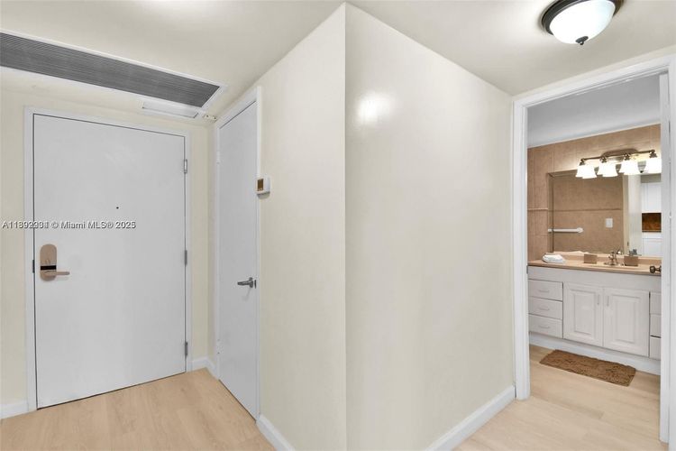 Roney Palace #425 image #14