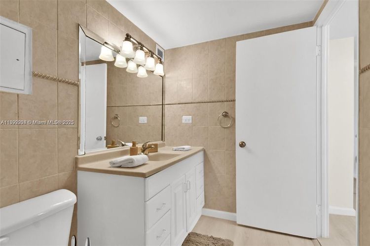 Roney Palace #425 image #15