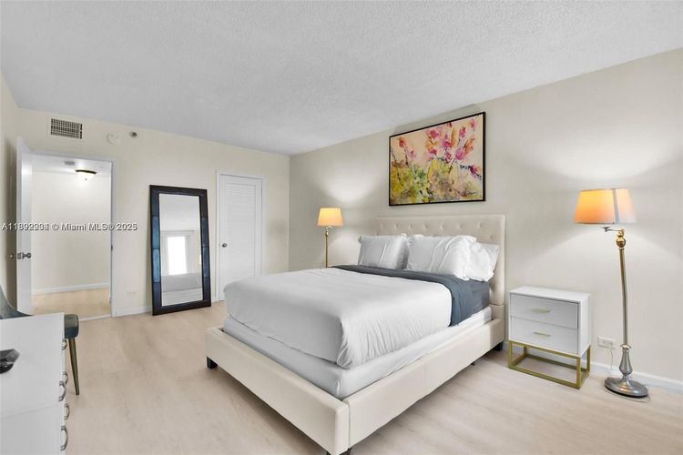 Roney Palace #425 image #20