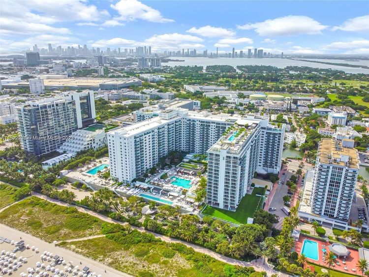 Roney Palace #425 image #6