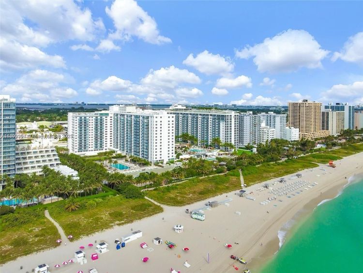 Roney Palace #425 image #7