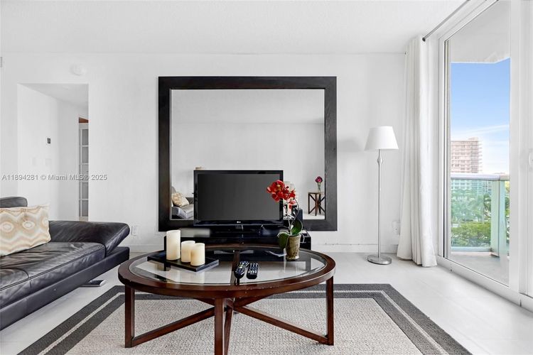 The Tides On Hollywood Beach #8C image #10