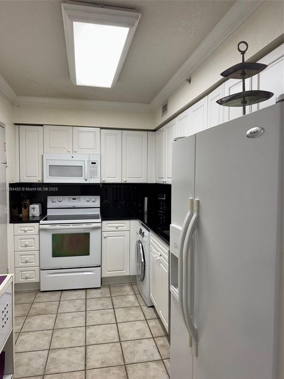 The Wave Condominium #328 image #12