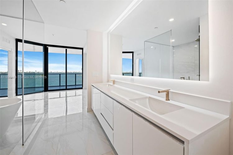 Aria Reserve South Tower #702 image #17