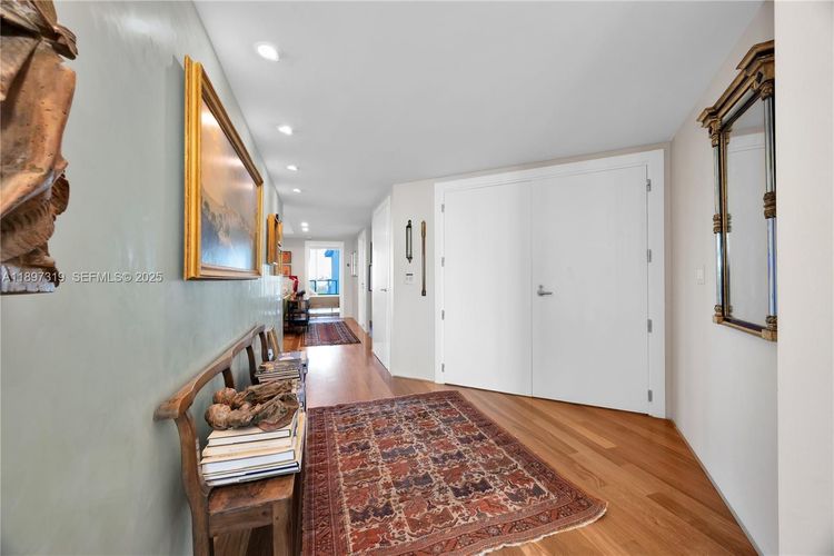 Grovenor House #903 image #12