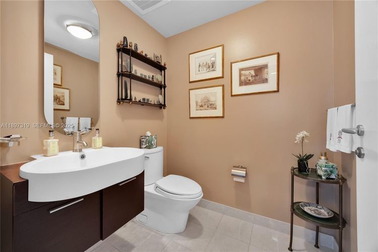 Grovenor House #903 image #13