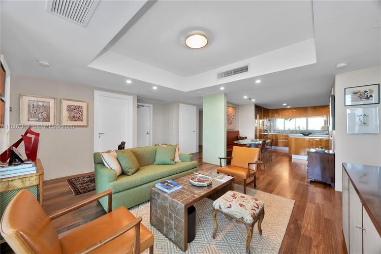 Grovenor House #903 image #16