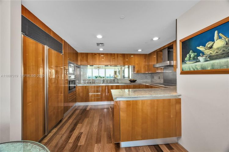 Grovenor House #903 image #18