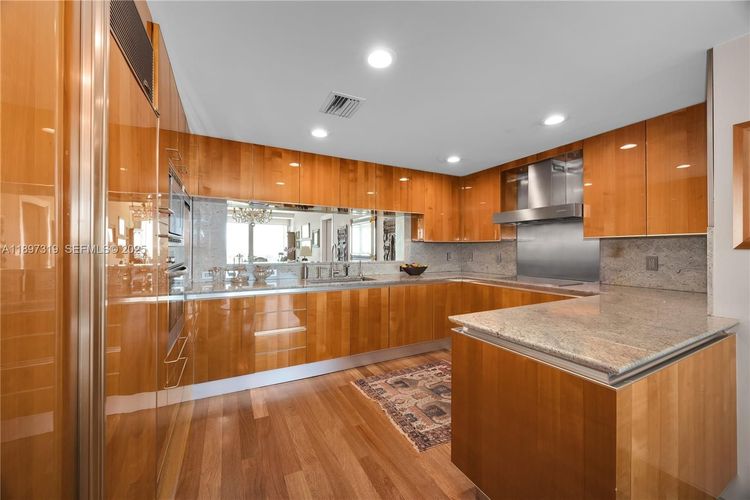 Grovenor House #903 image #19