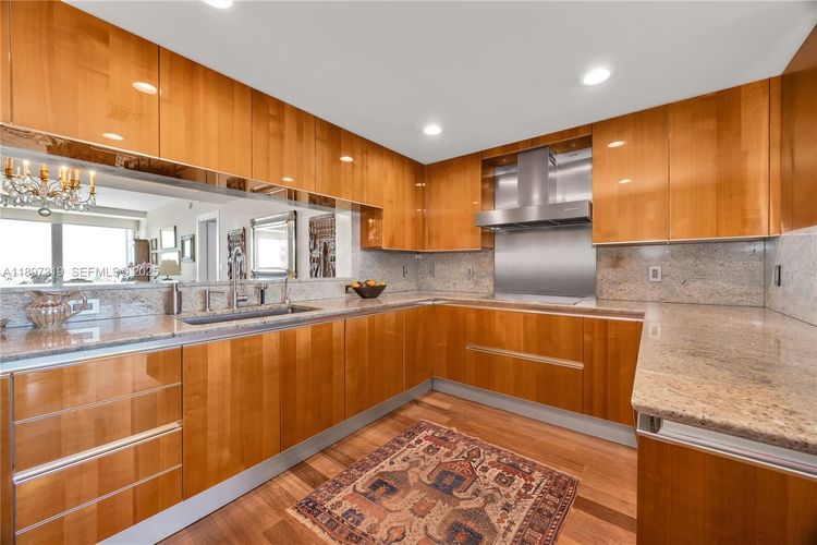 Grovenor House #903 image #20