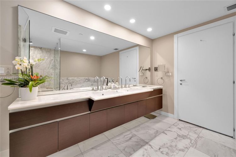 Grovenor House #903 image #25