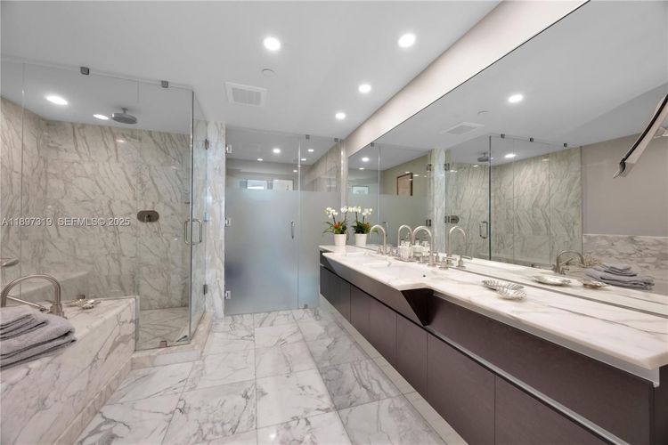 Grovenor House #903 image #26