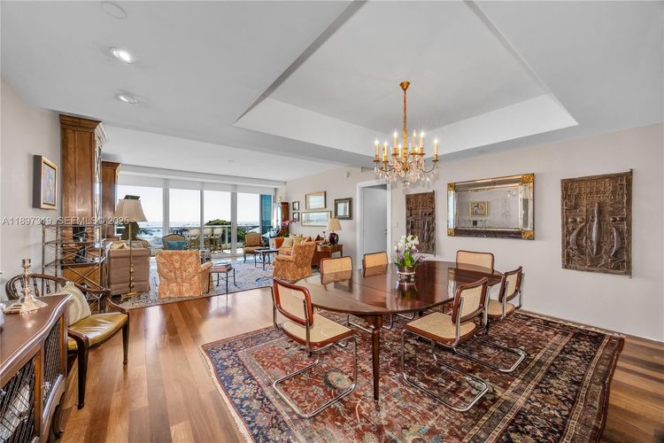 Grovenor House #903 image #8