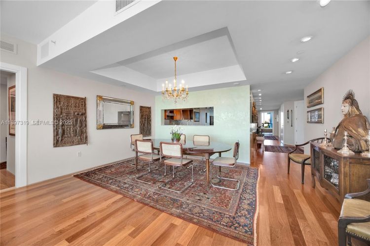 Grovenor House #903 image #9