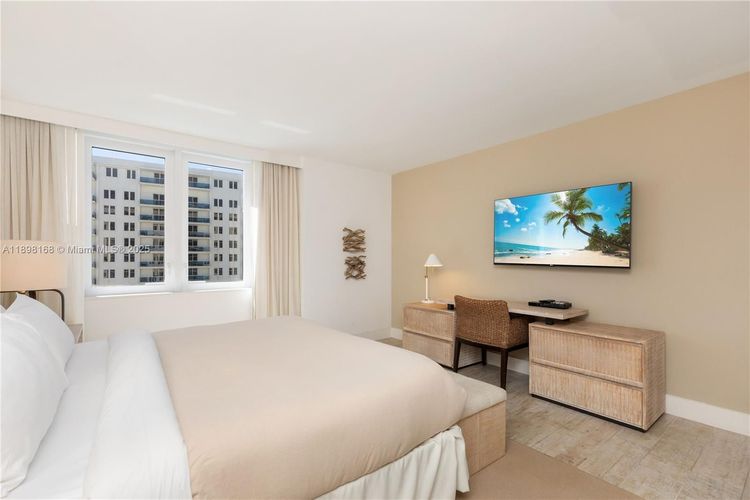 1 Hotel & Homes #1112 image #22