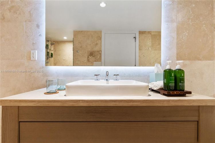 1 Hotel & Homes #1112 image #27