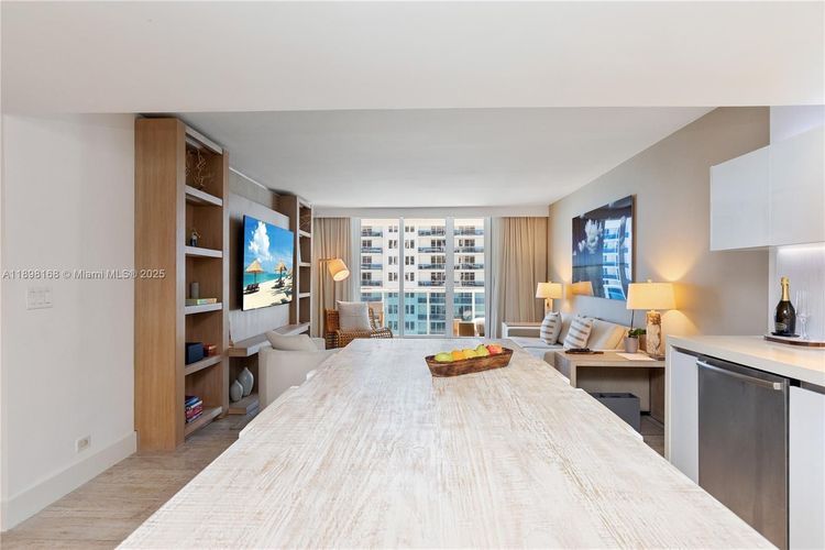 1 Hotel & Homes #1112 image #6