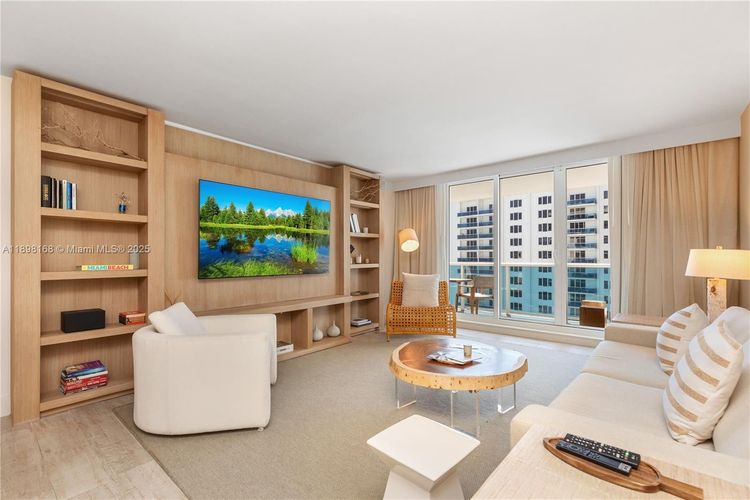 1 Hotel & Homes #1112 image #9