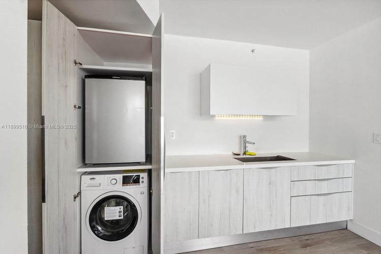 6080 Collins Avenue #302 image #12